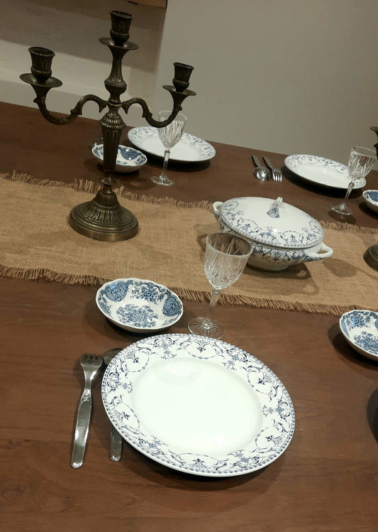 Une Table d’Autrefois : L’Authenticité au Service de votre Décoration