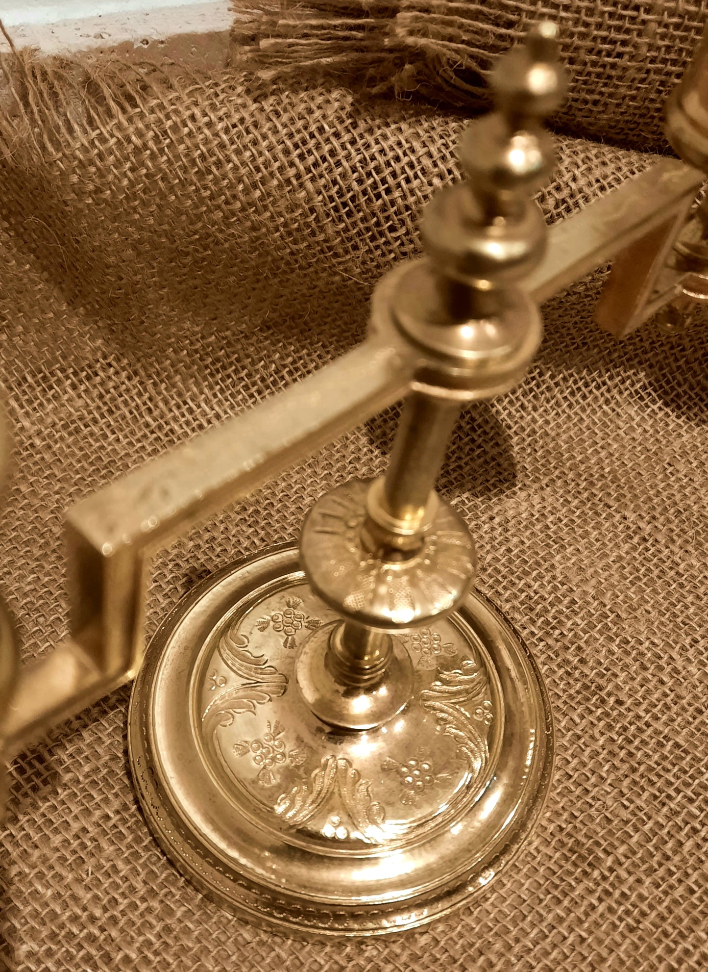 Un par de candelabros de latón ÚNICOS*