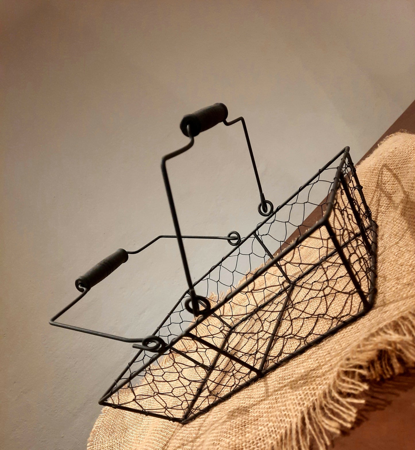 Cesta de malla de alambre – Marrón oscuro