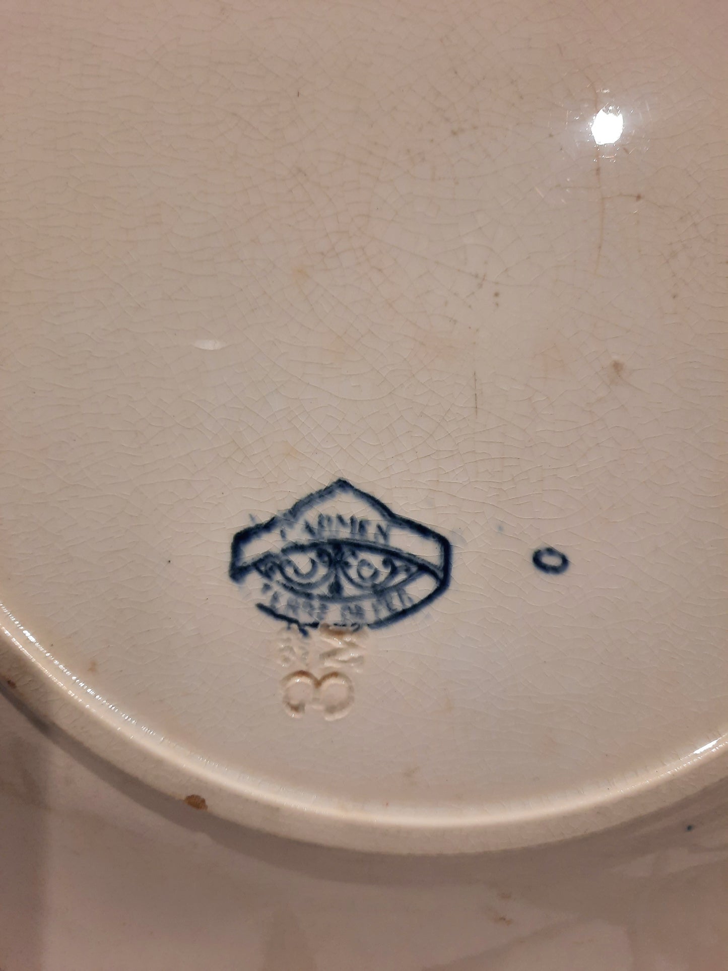 Assiette Plate "Carmen" en Terre de Fer – Élégance et Authenticité