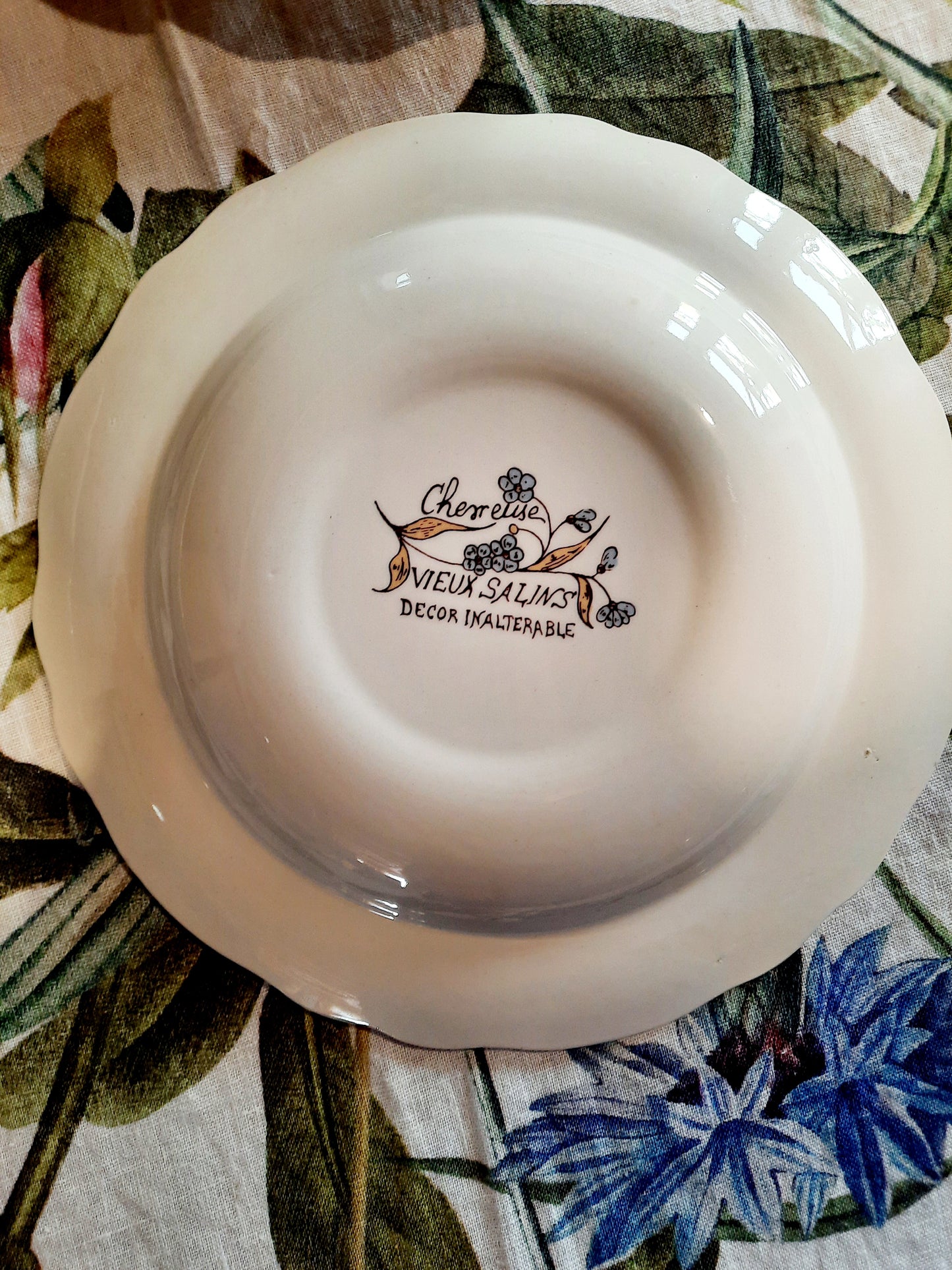 Plat rond légèrement creux Salins "Chevreuse"