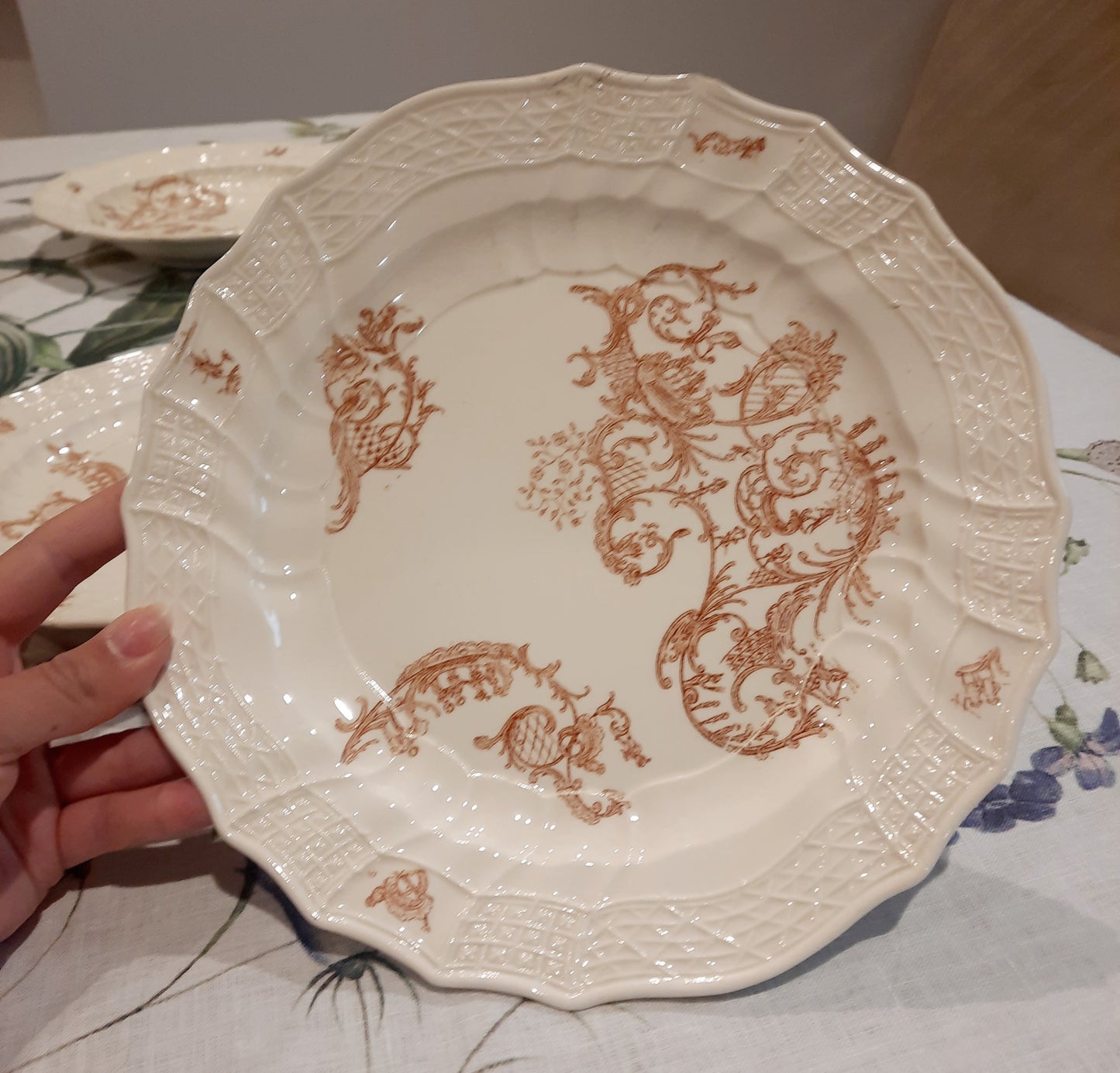 2 assiettes plates anciennes – Manufacture Waechtersbach, XIXe siècle