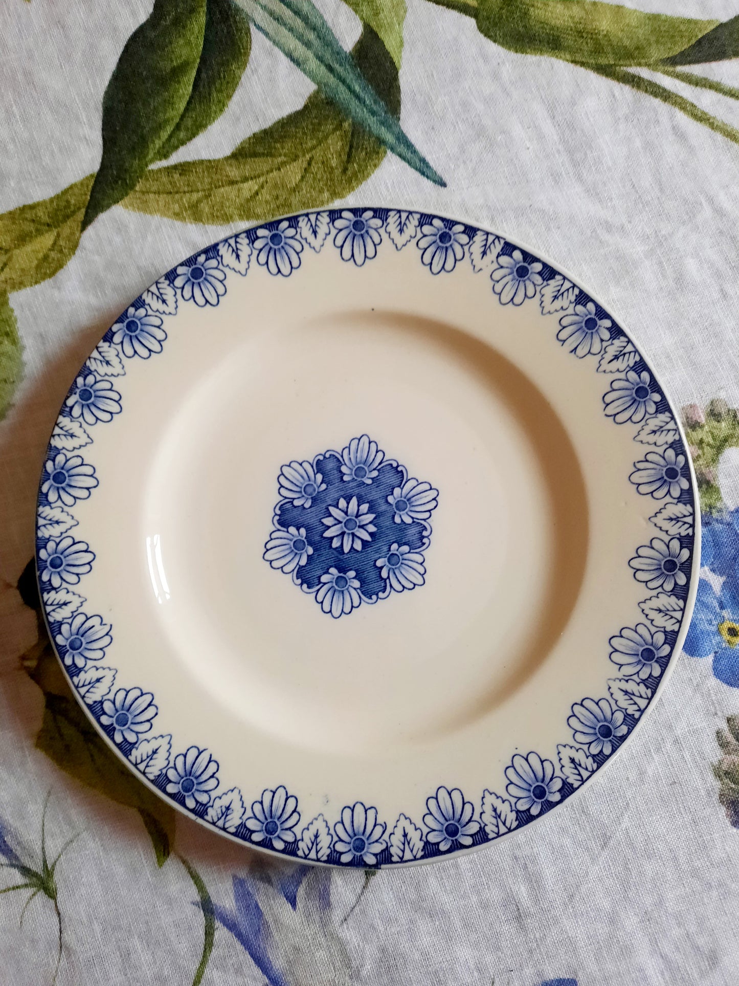Lot de 8 assiettes à dessert Lunéville K&G Rouen – XIXe siècle
