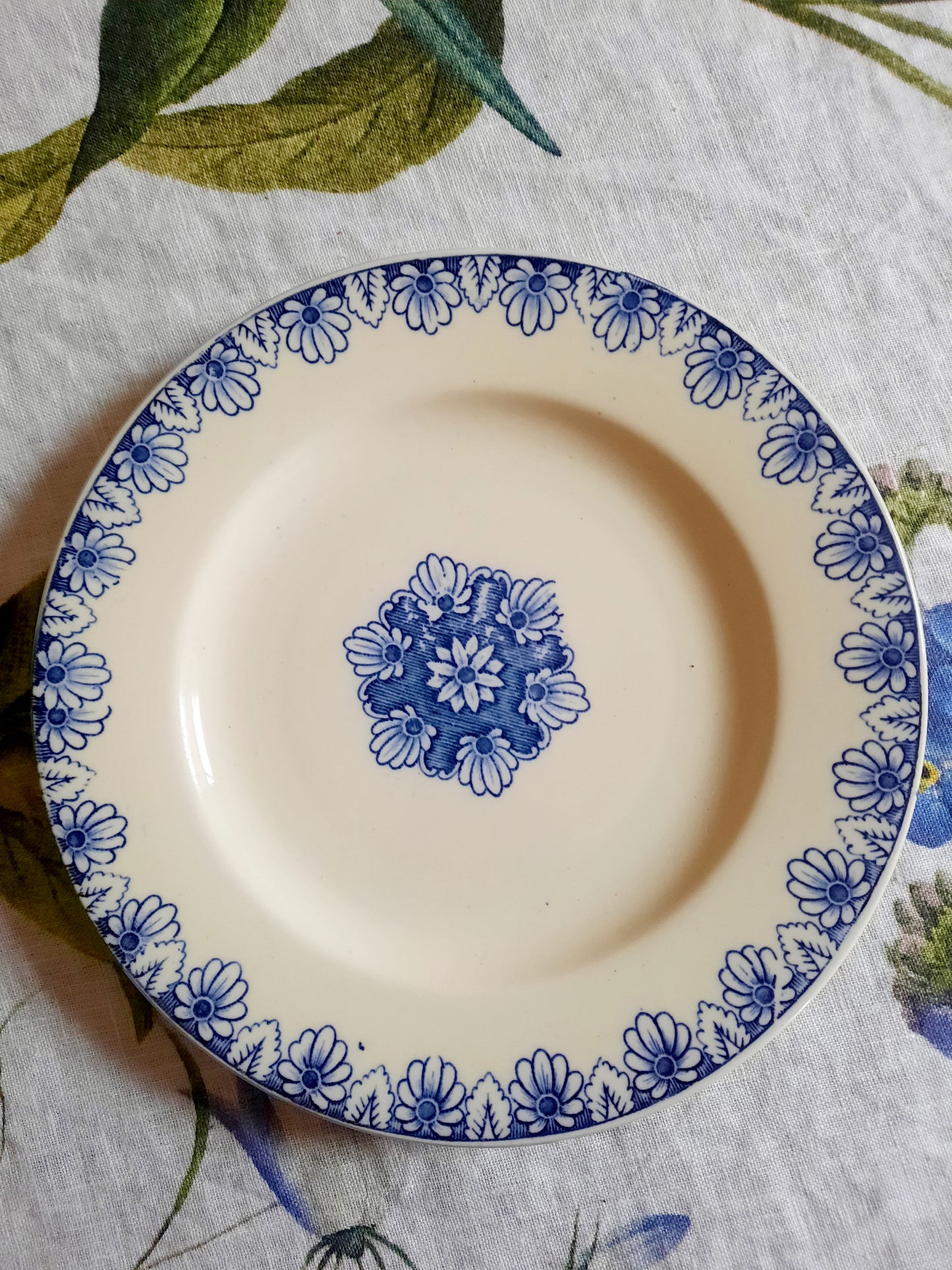Lot de 8 assiettes à dessert Lunéville K&G Rouen – XIXe siècle