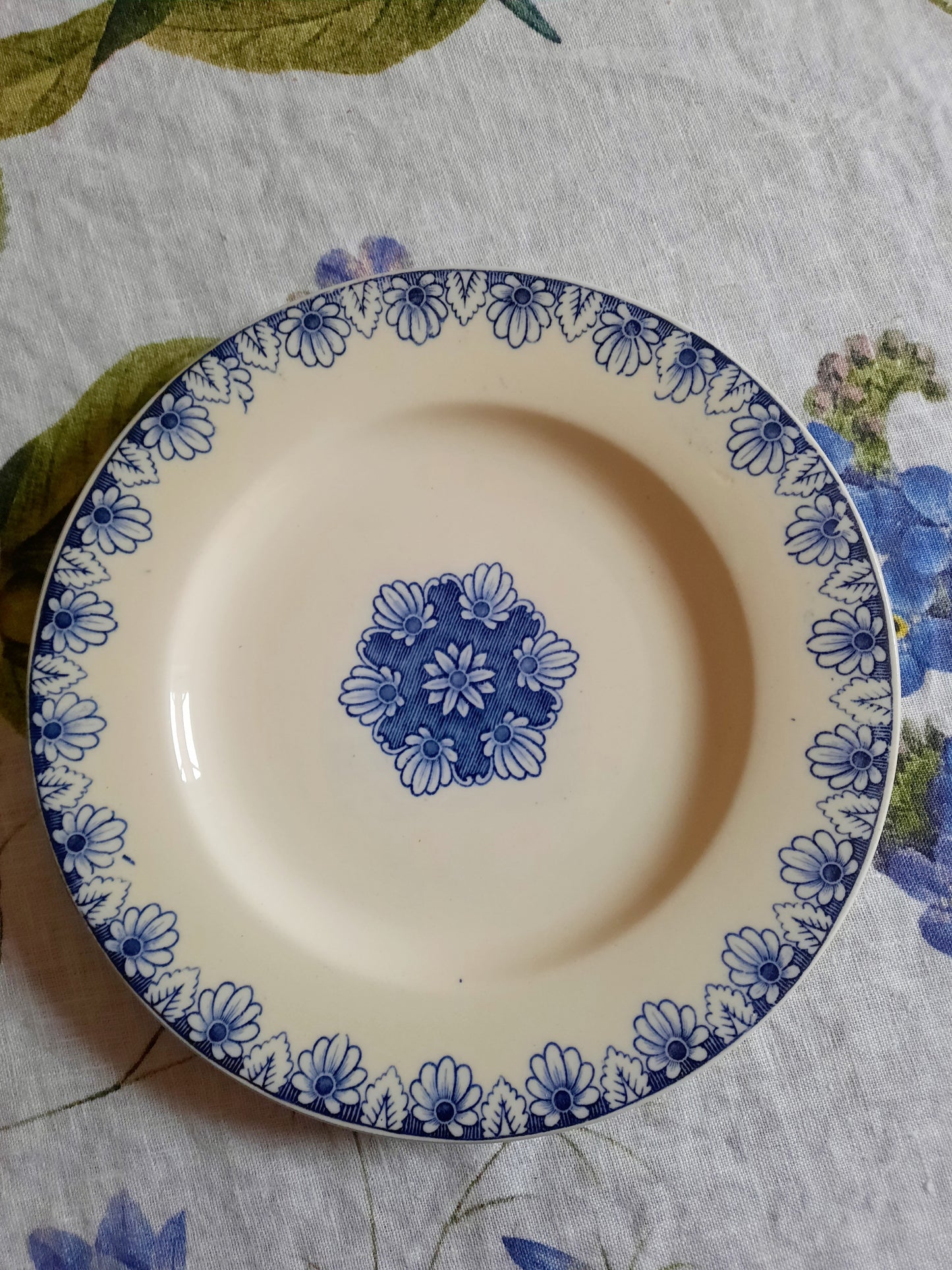 Lot de 8 assiettes à dessert Lunéville K&G Rouen – XIXe siècle