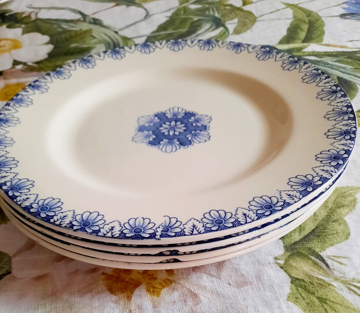 Lot de 4 assiettes plates Lunéville K&G Rouen – XIXe siècle