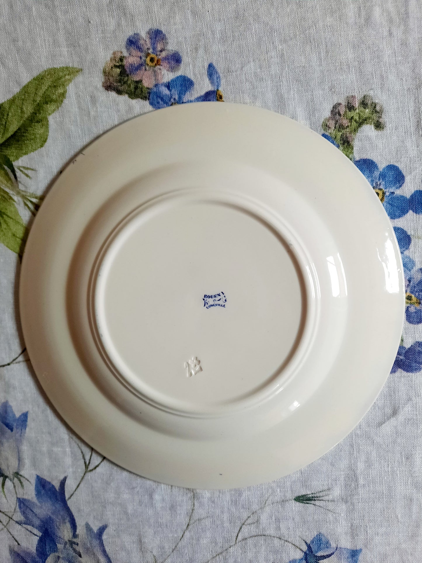Intemporel raffinement – Lot de 4 assiettes plates Lunéville K&G Rouen – XIXe siècle