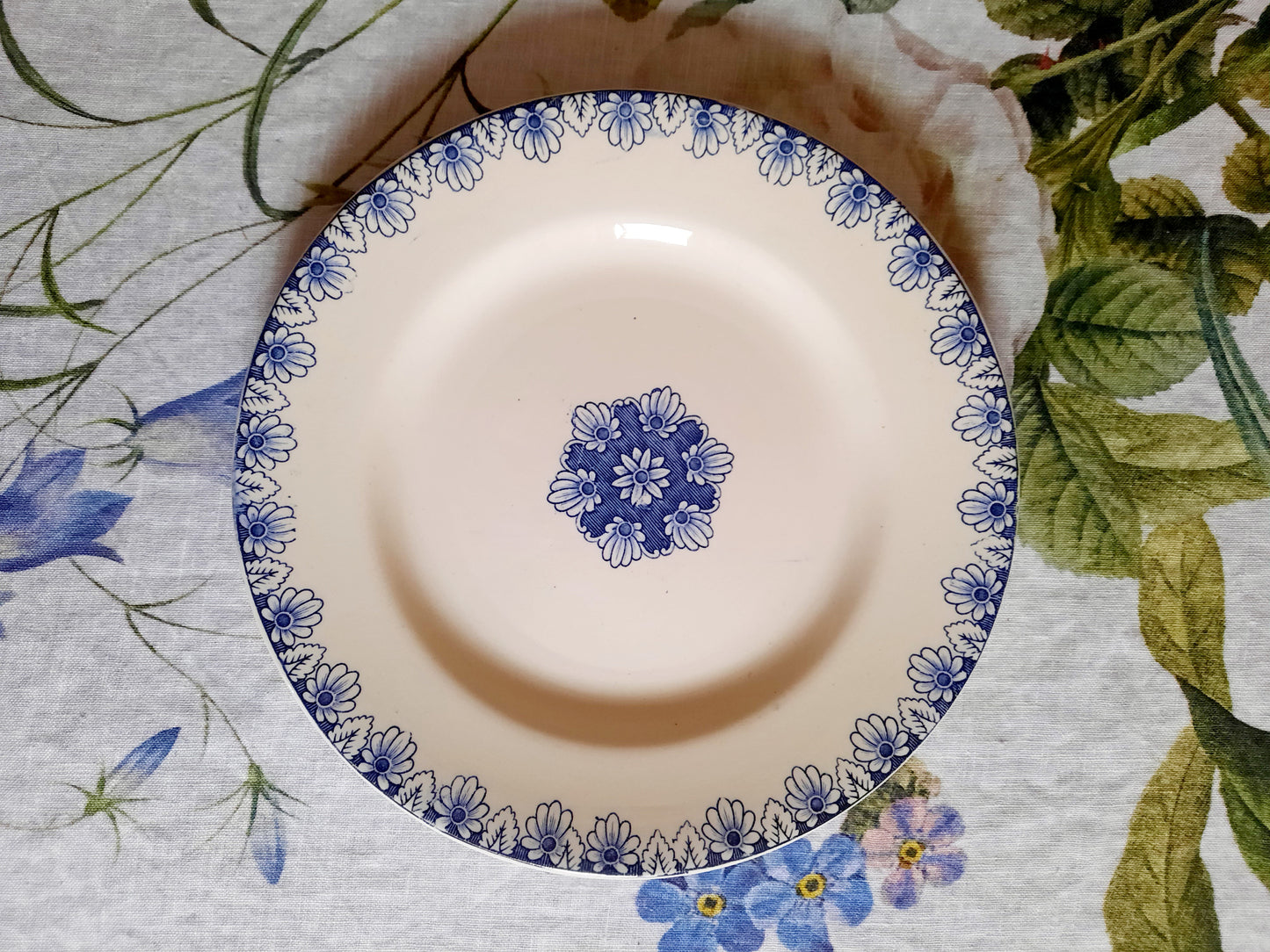 Lot de 8 assiettes plates Lunéville K&G Rouen – XIXe siècle