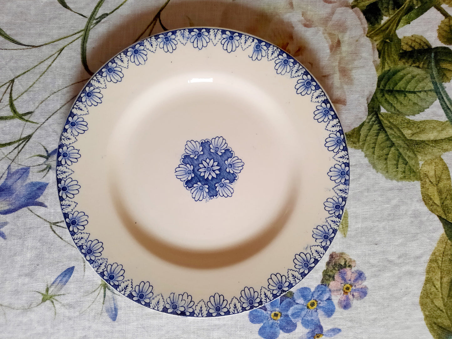 Lot de 8 assiettes plates Lunéville K&G Rouen – XIXe siècle