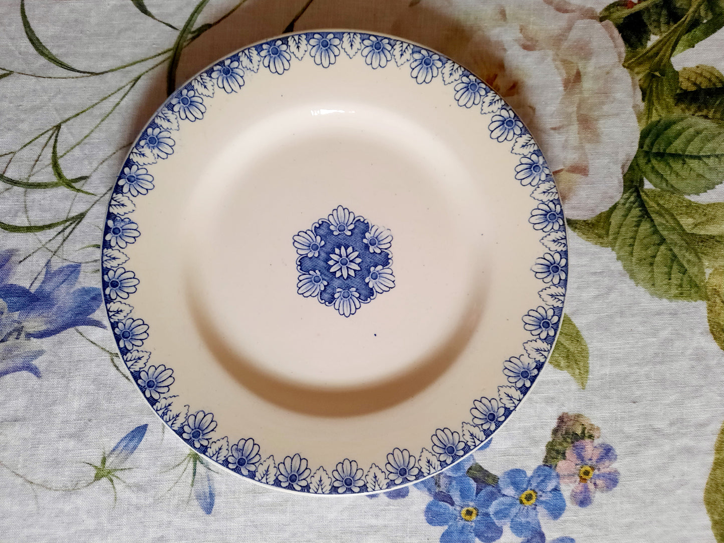 Lot de 8 assiettes plates Lunéville K&G Rouen – XIXe siècle