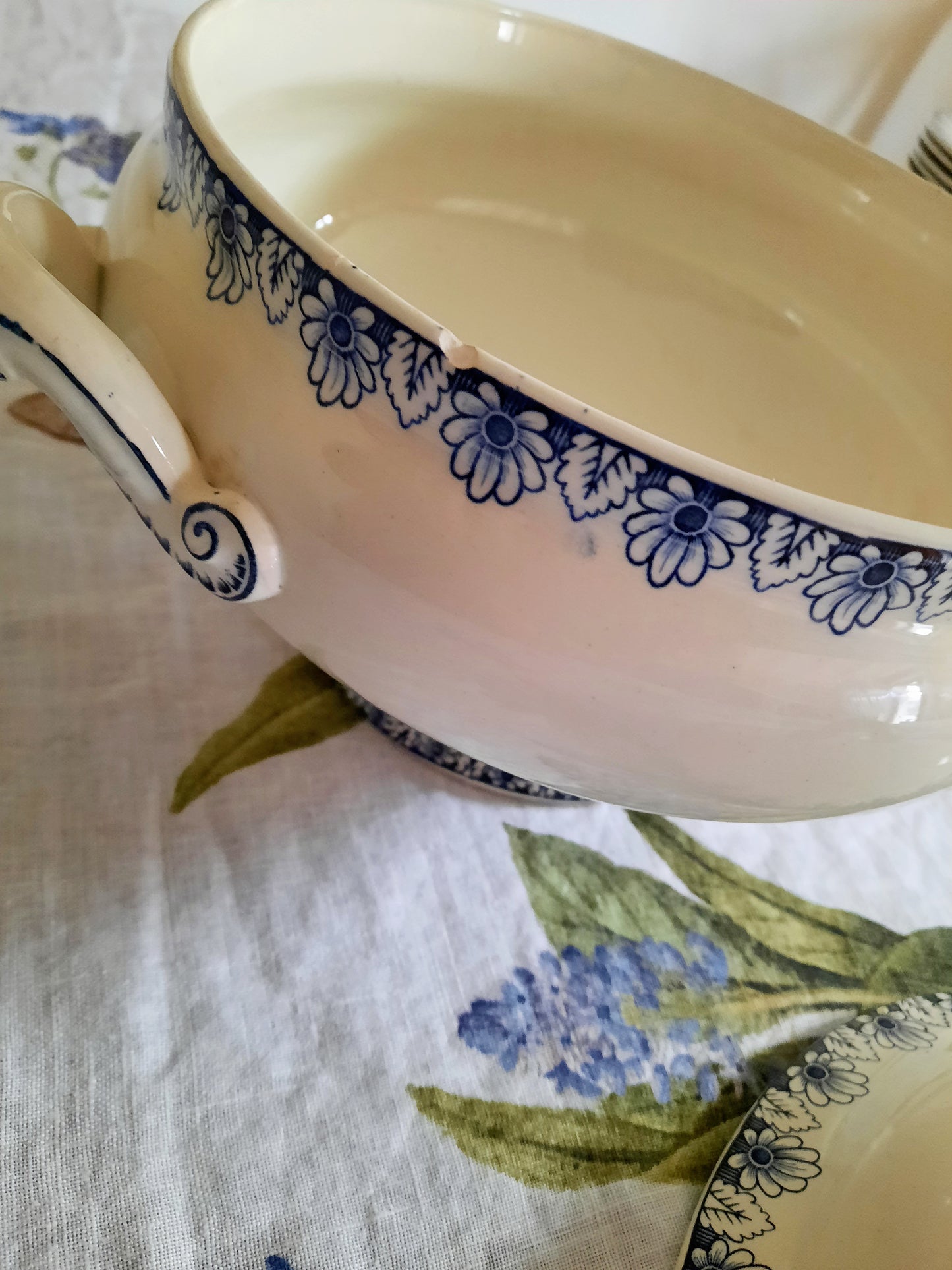 Soupière Lunéville K&G Rouen – XIXe siècle