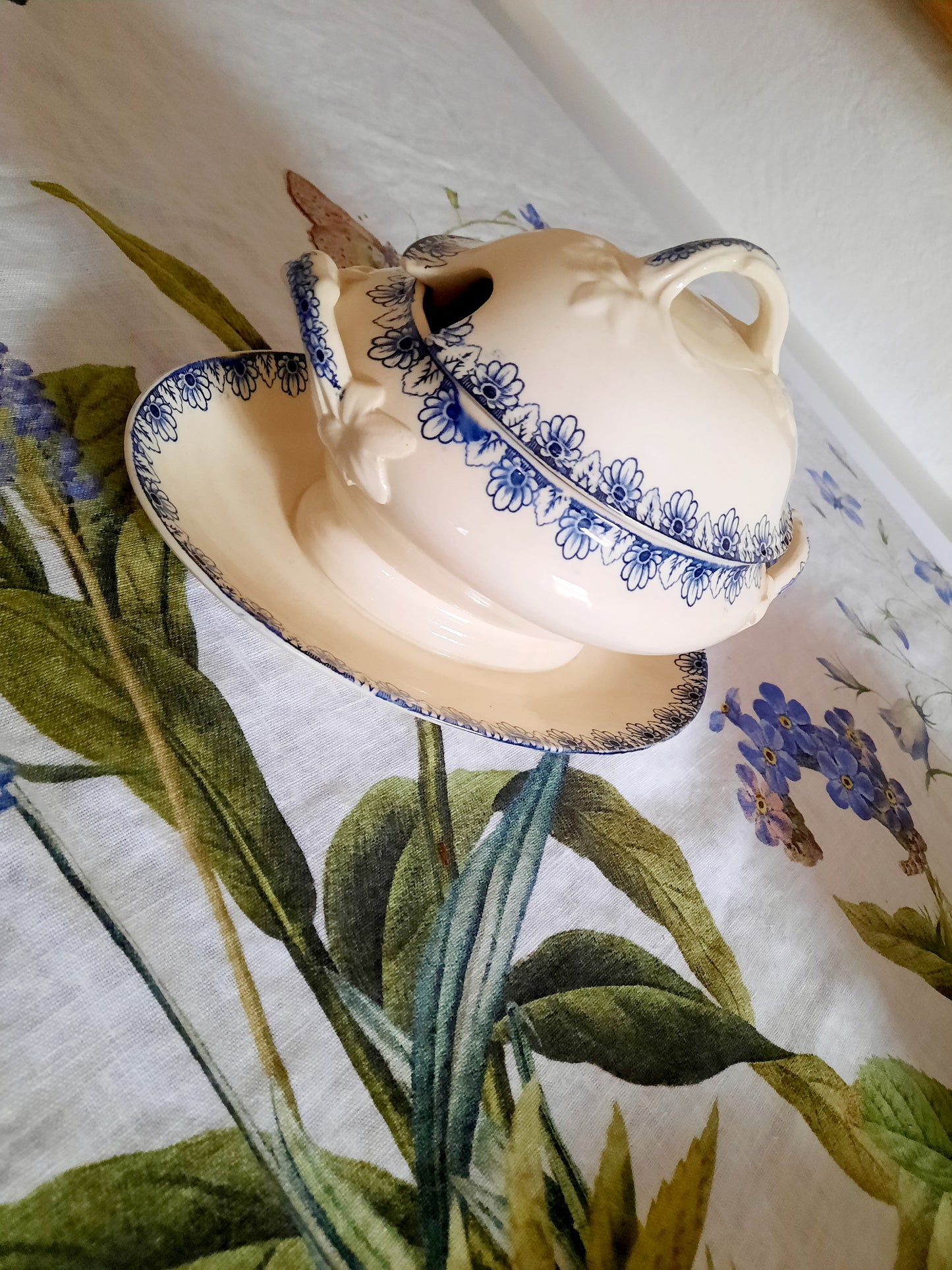 Saucière avec couvercle Lunéville K&G Rouen – XIXe siècle