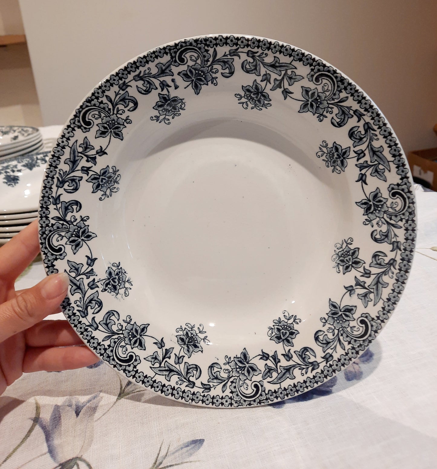 Lot de 8 assiettes creuses St Amand