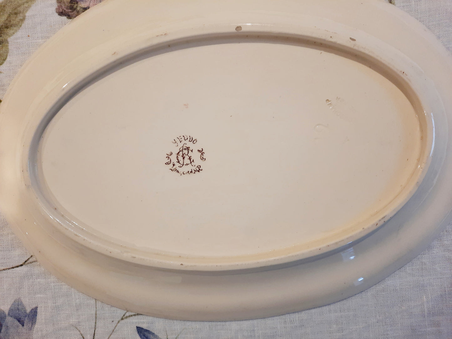 Plat ovale ancien en Terre de Fer