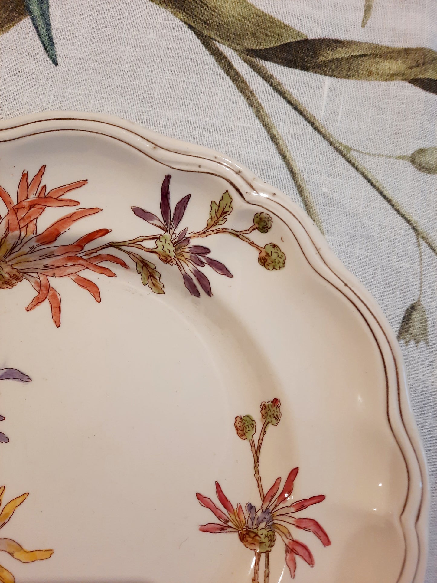 Assiette plate en Terre de Fer – Longchamp, modèle Yeddo Polychrome