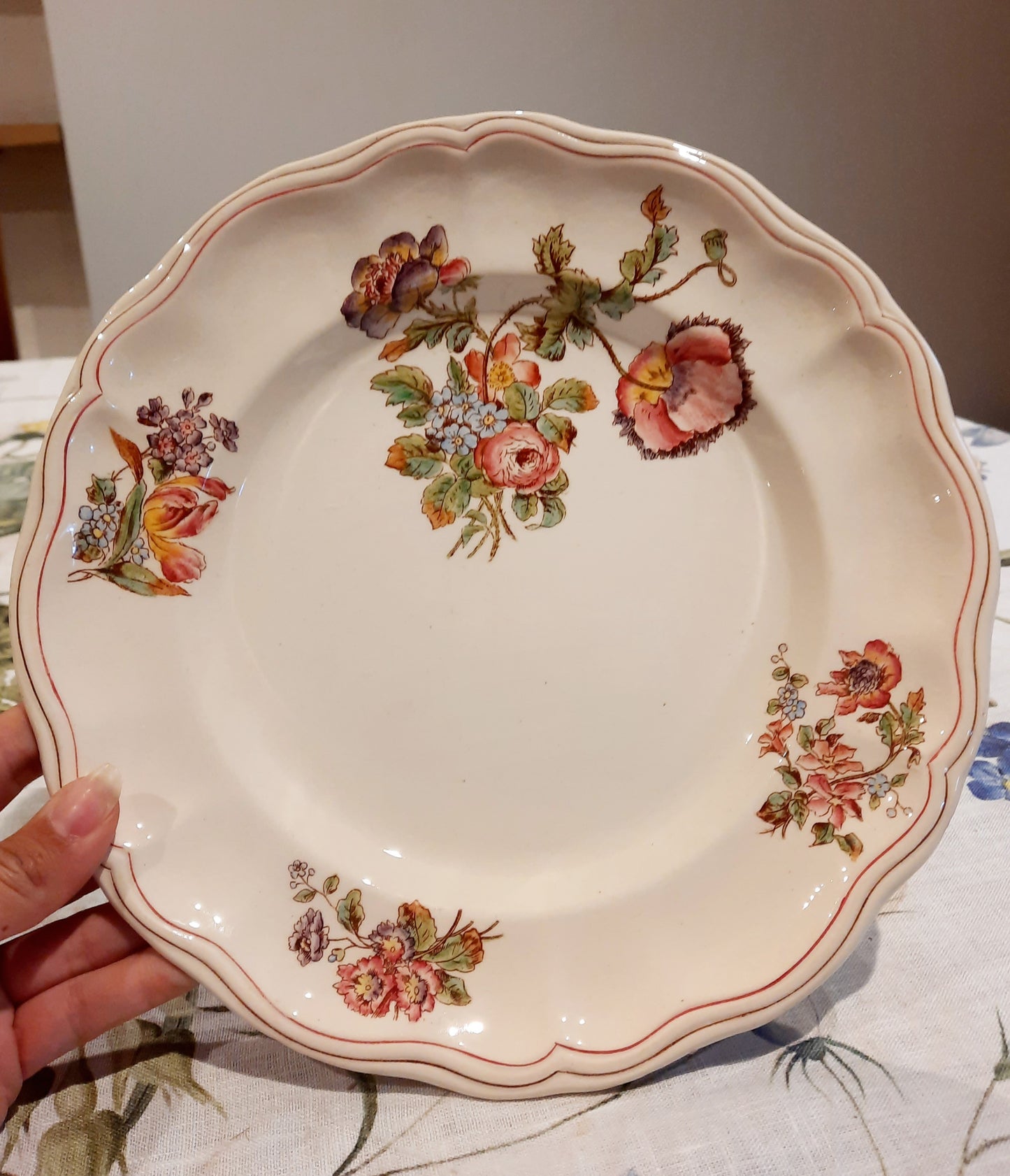 8 assiettes plates Longchamp
