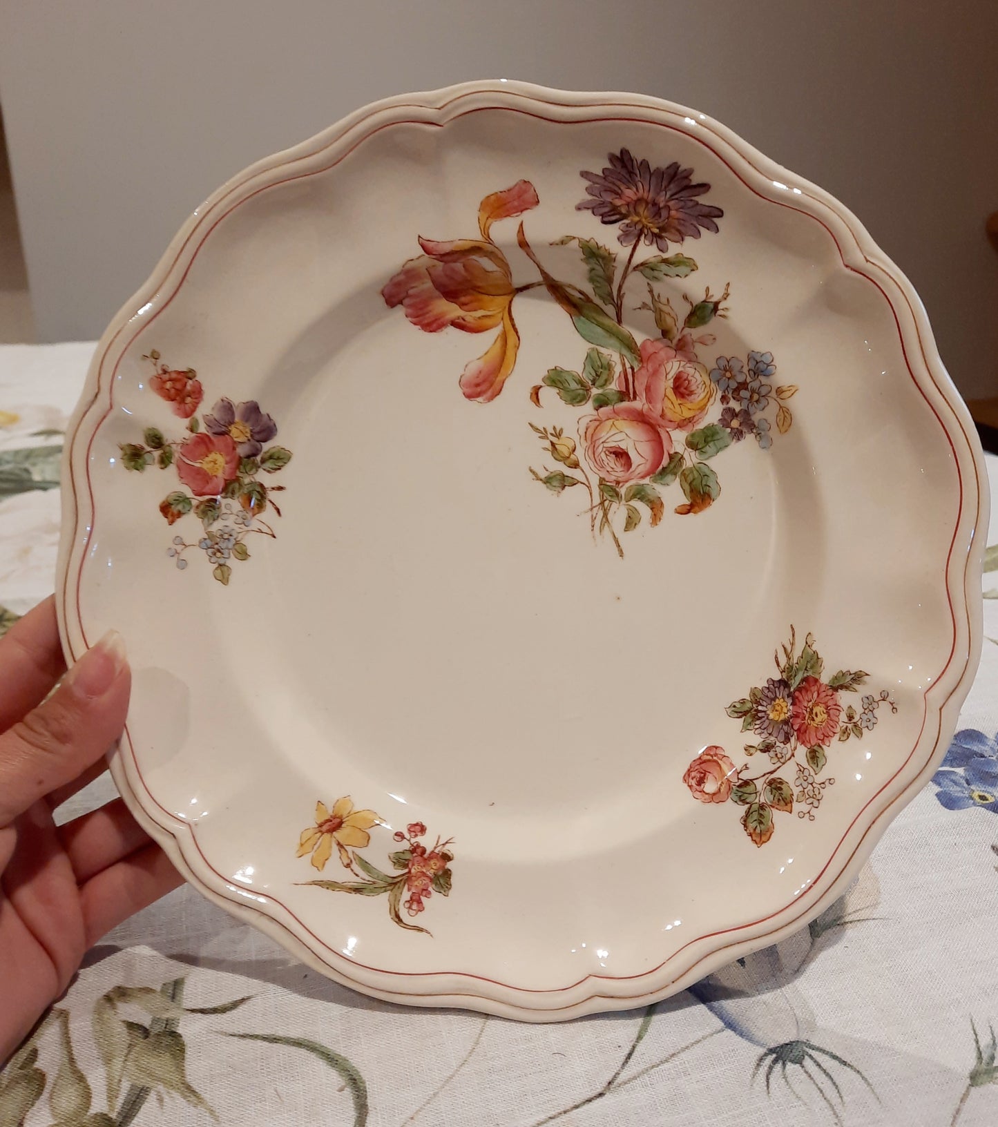 8 assiettes plates Longchamp