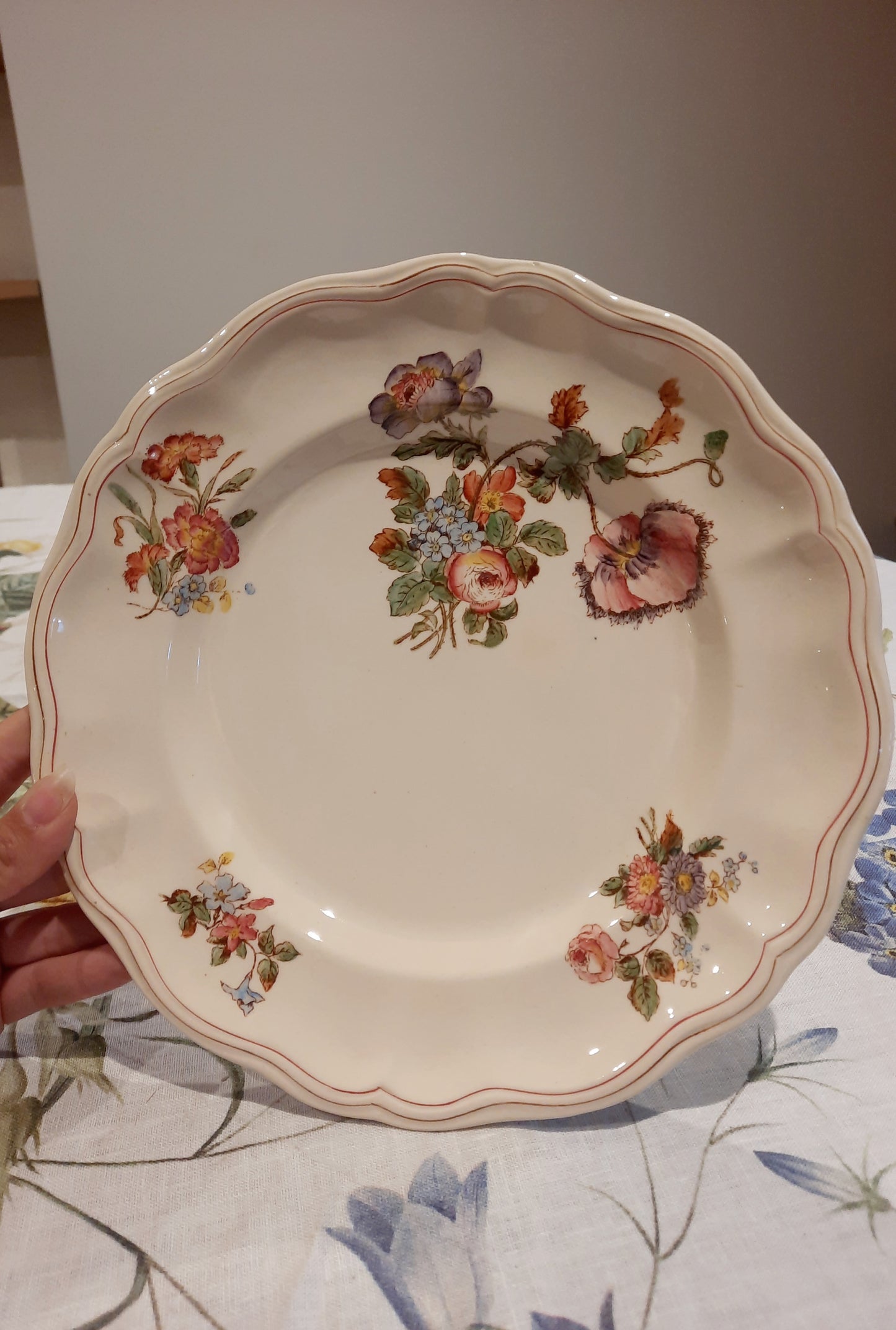 8 assiettes plates Longchamp