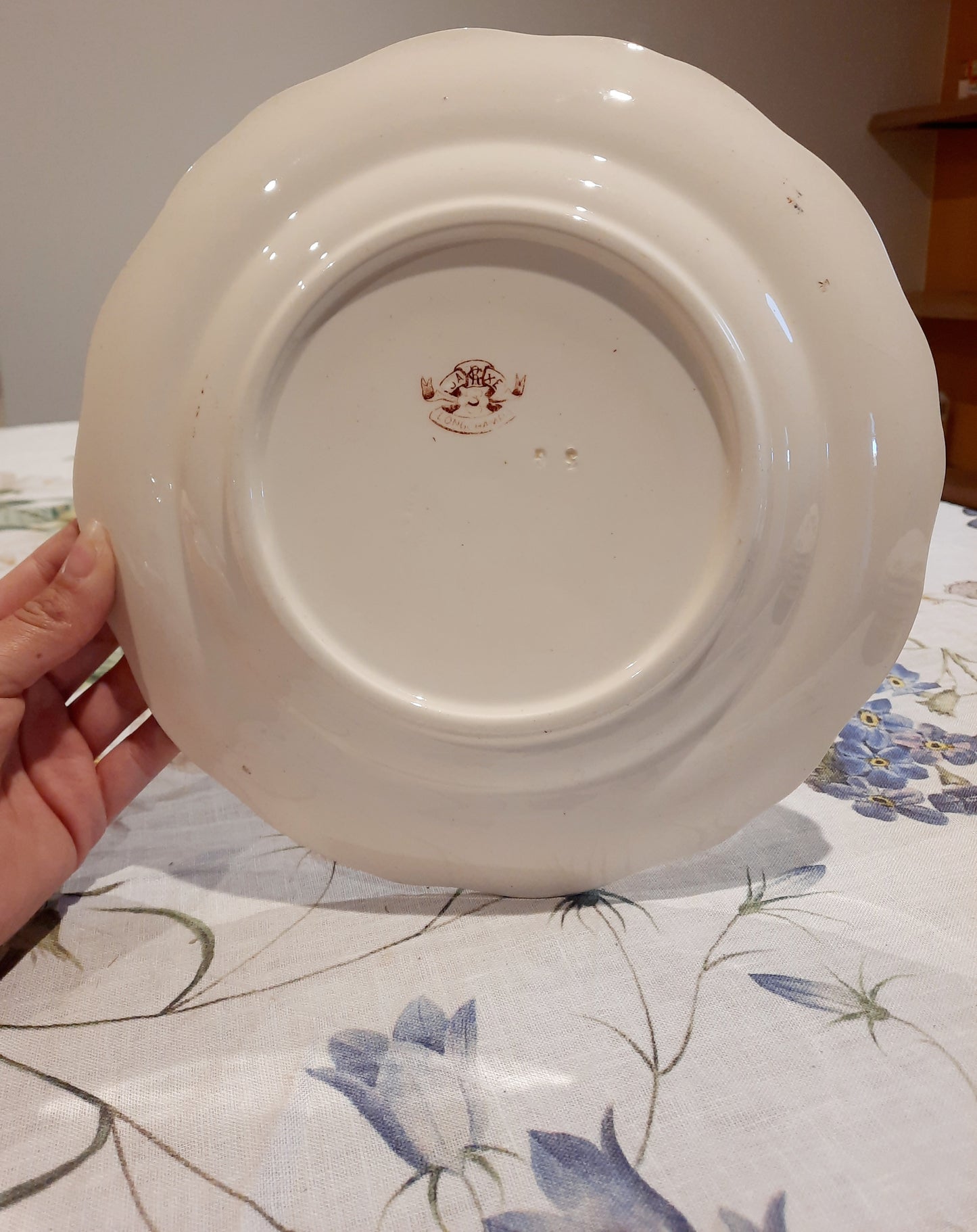 8 assiettes plates Longchamp