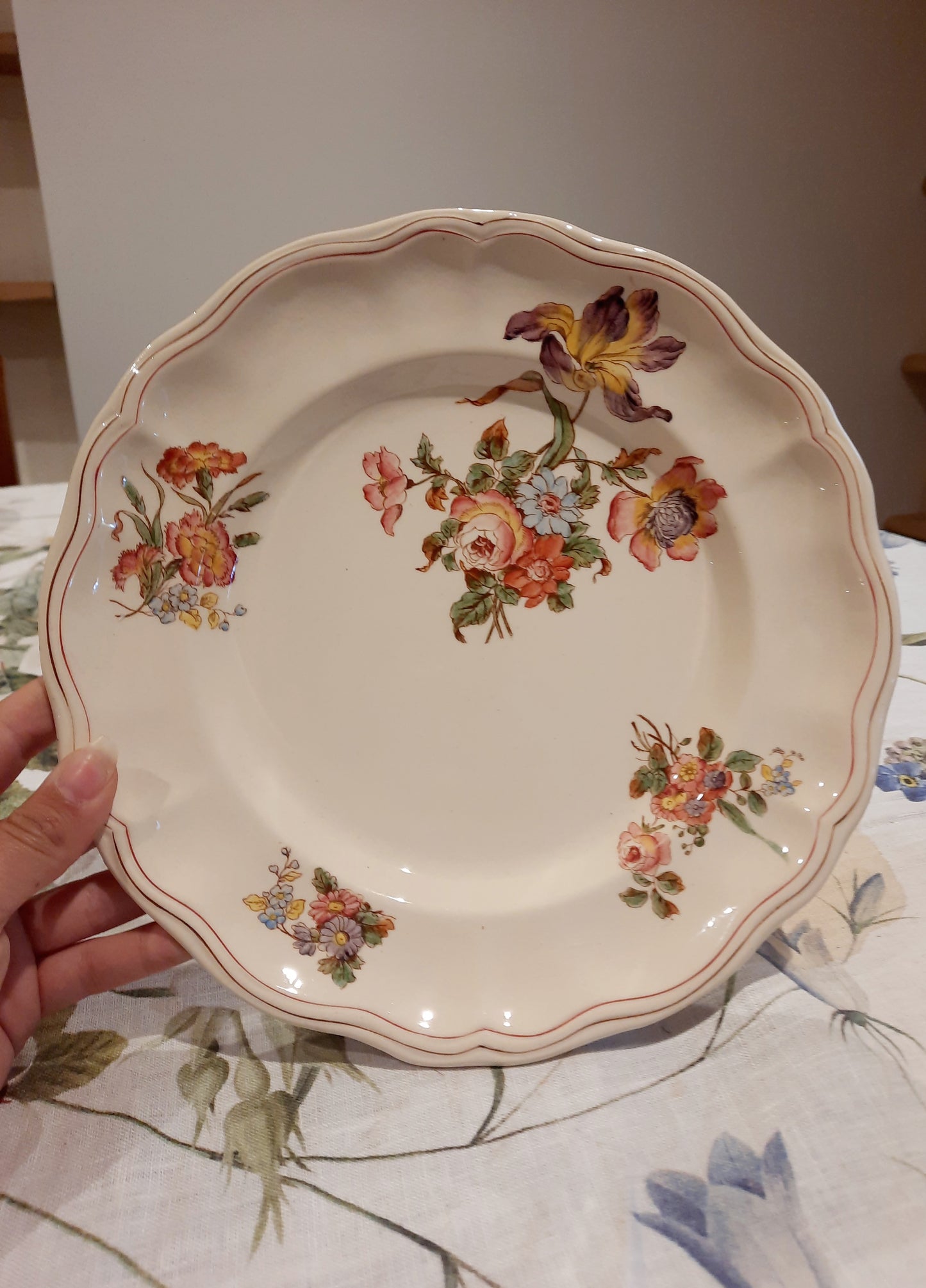 8 assiettes plates Longchamp