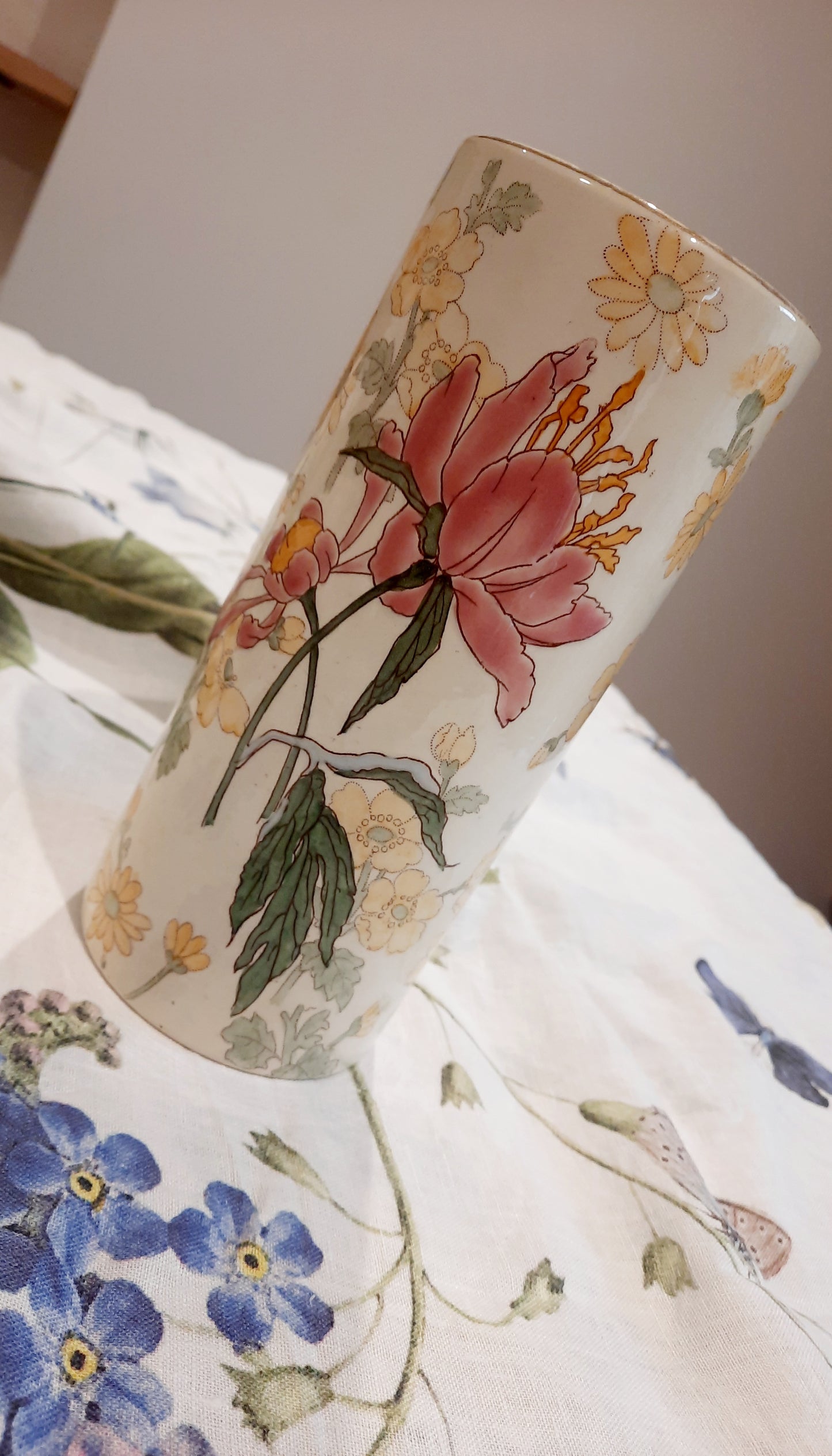 Vase ancien polychrome