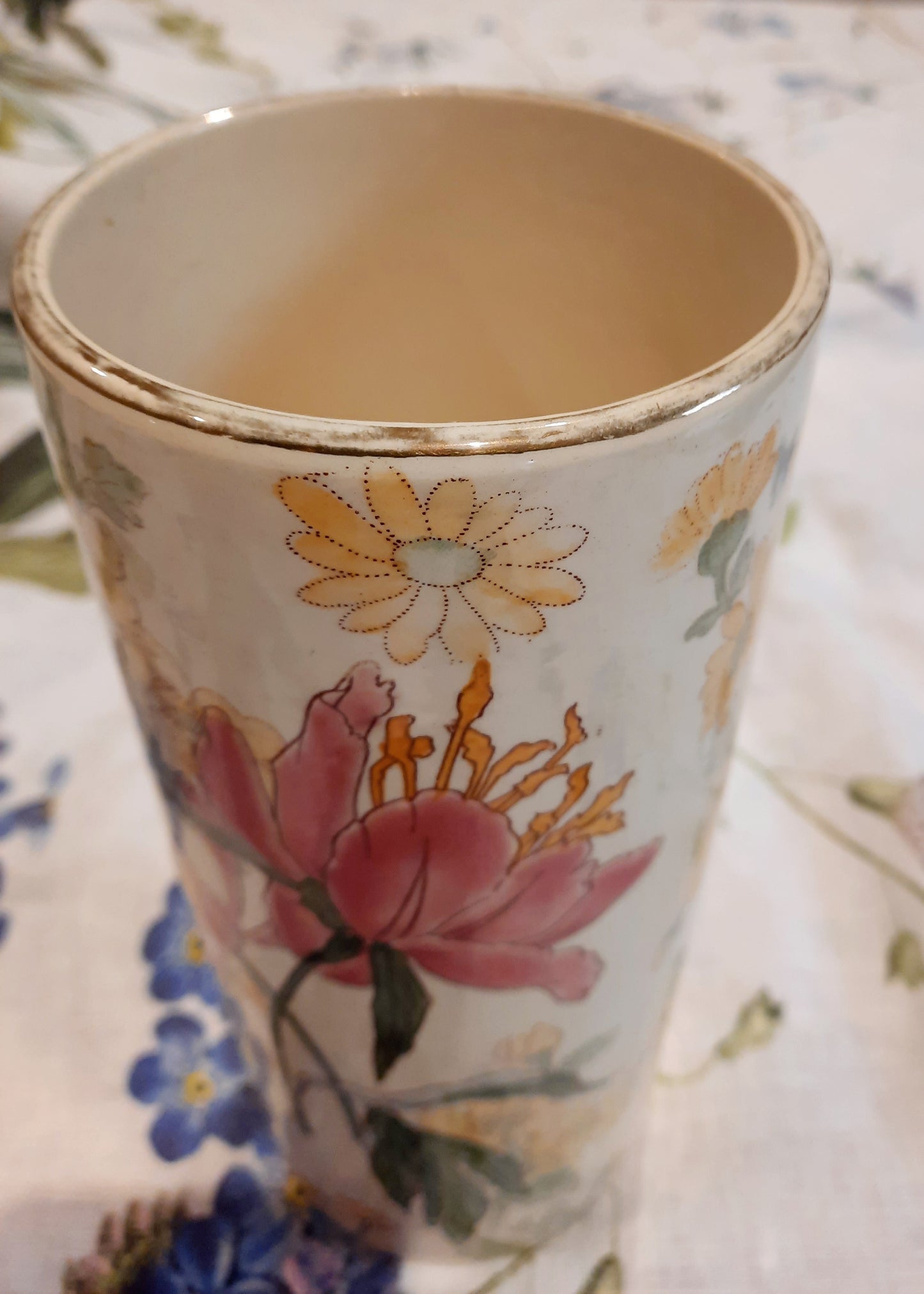 Vase ancien polychrome
