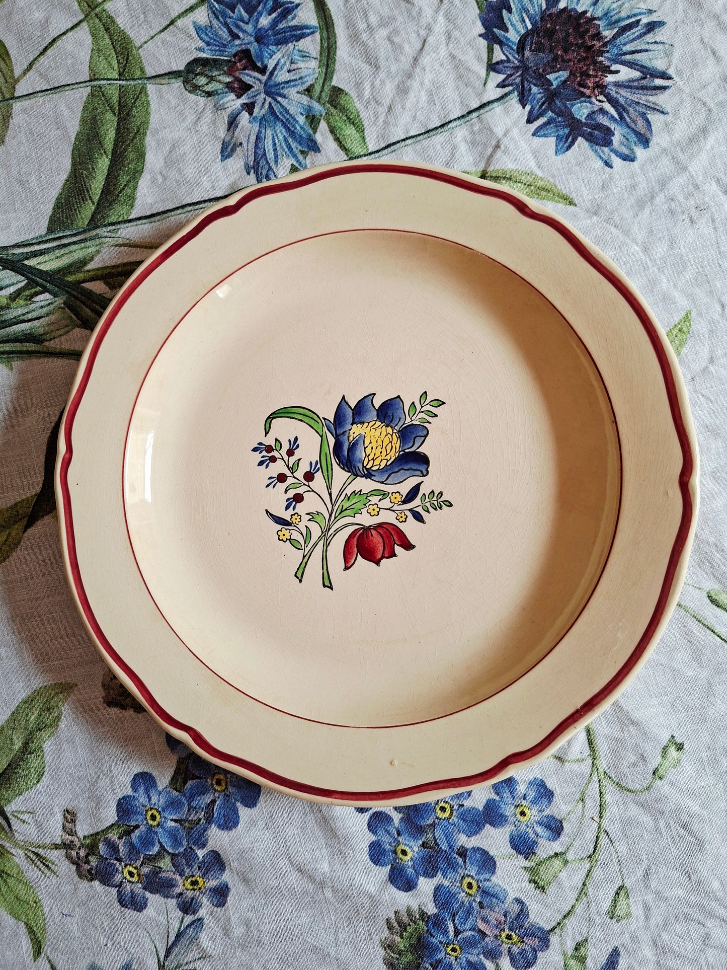 Grand plat rond légèrement creux Gien