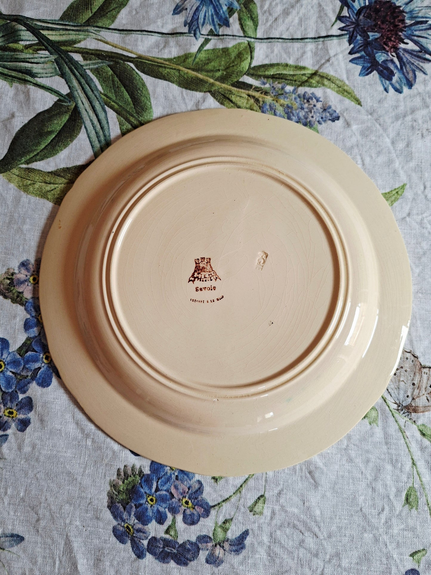 Grand plat rond légèrement creux Gien