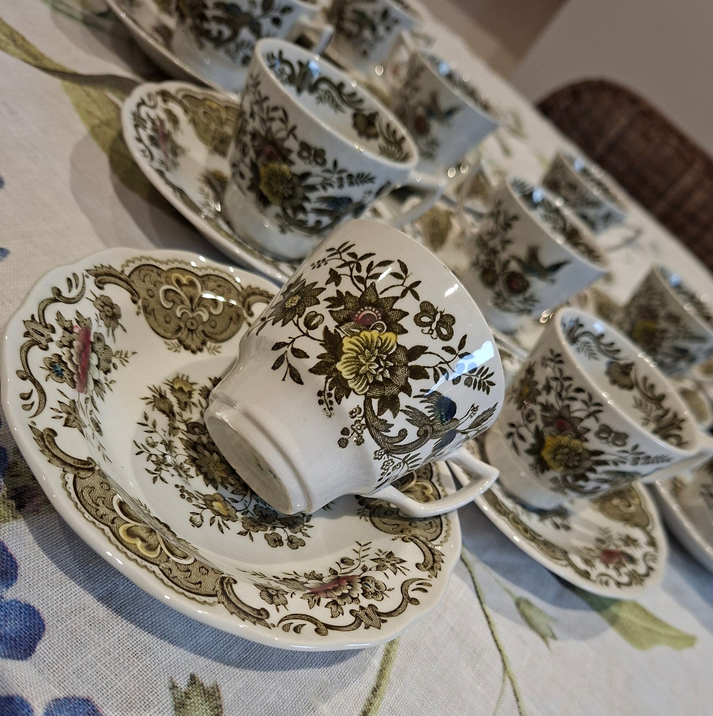Tasses avec soucoupes – Ridgway of Staffordshire, modèle Windsor