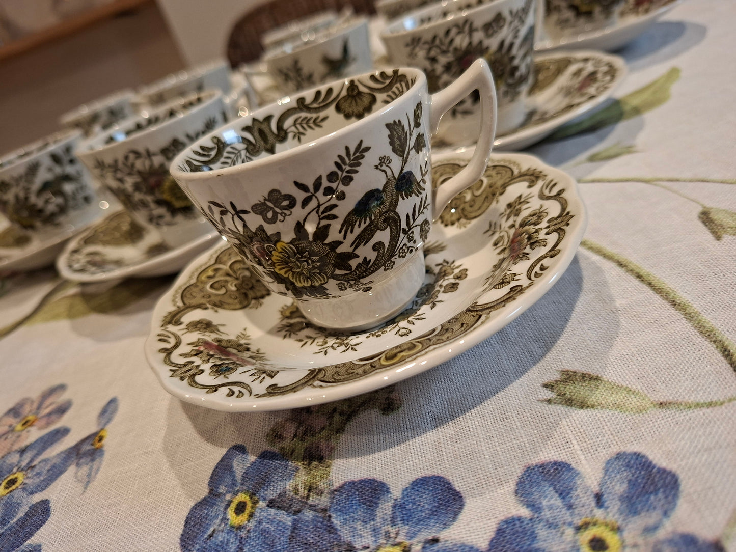 Tasses avec soucoupes – Ridgway of Staffordshire, modèle Windsor