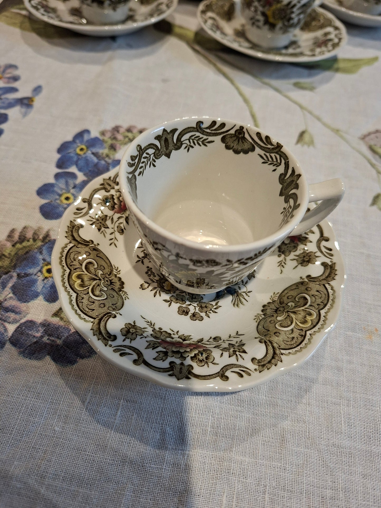 Tasses avec soucoupes – Ridgway of Staffordshire, modèle Windsor