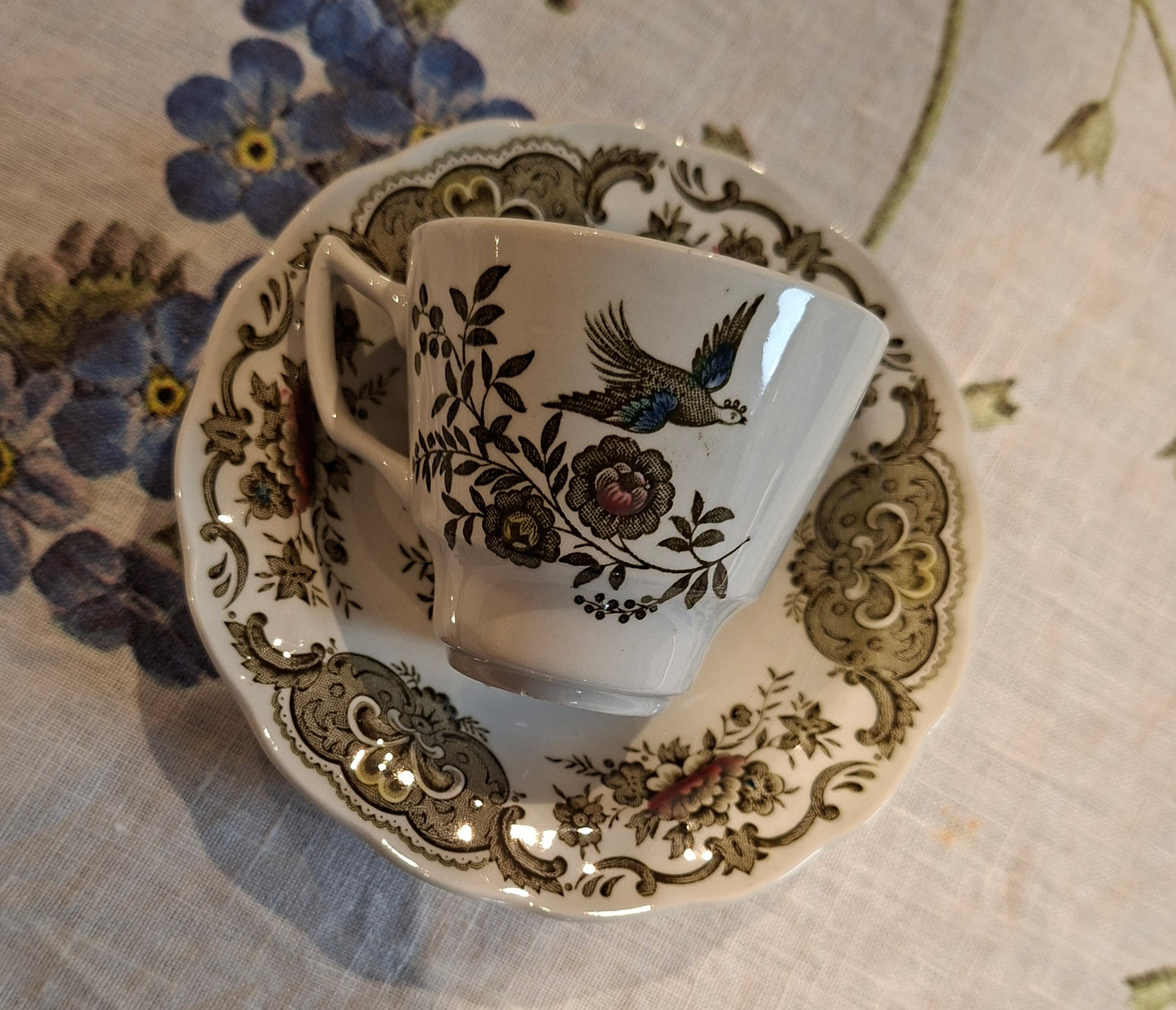 Tasses avec soucoupes – Ridgway of Staffordshire, modèle Windsor