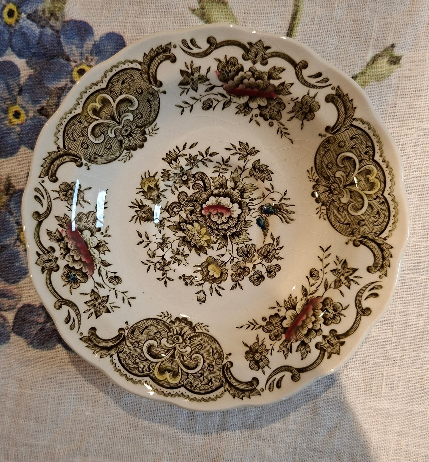 Tasses avec soucoupes – Ridgway of Staffordshire, modèle Windsor