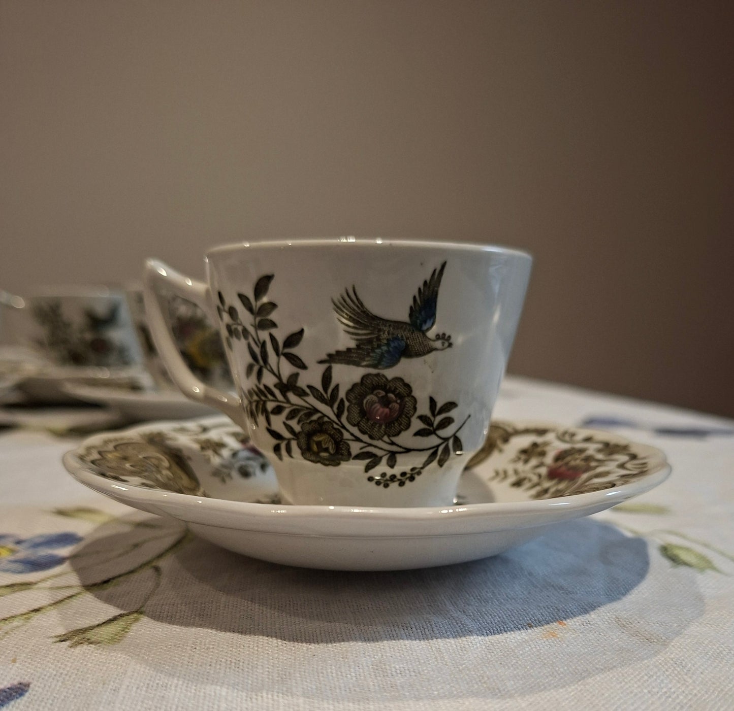 Tasses avec soucoupes – Ridgway of Staffordshire, modèle Windsor