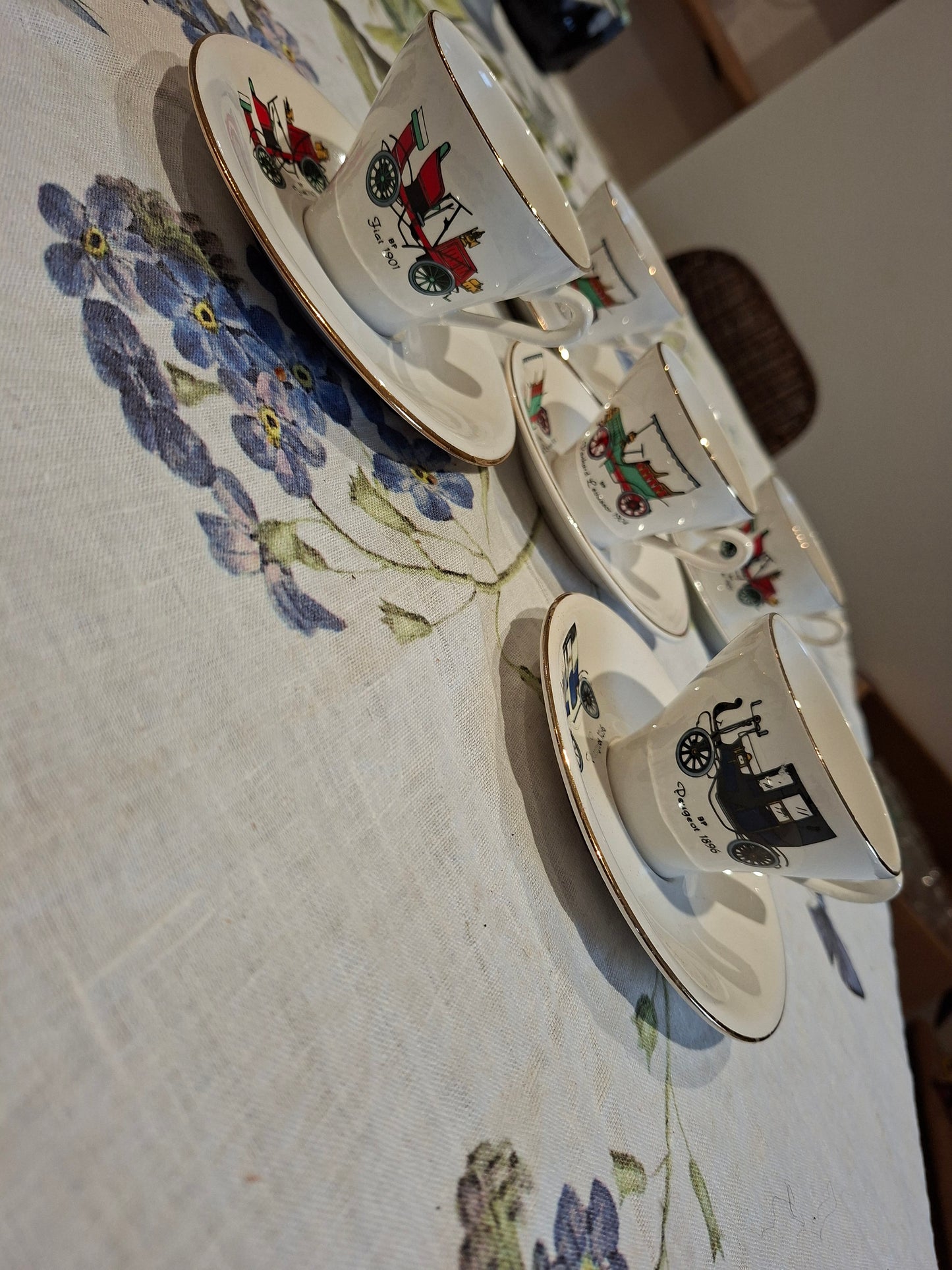 Lot de 5 tasses avec soucoupes