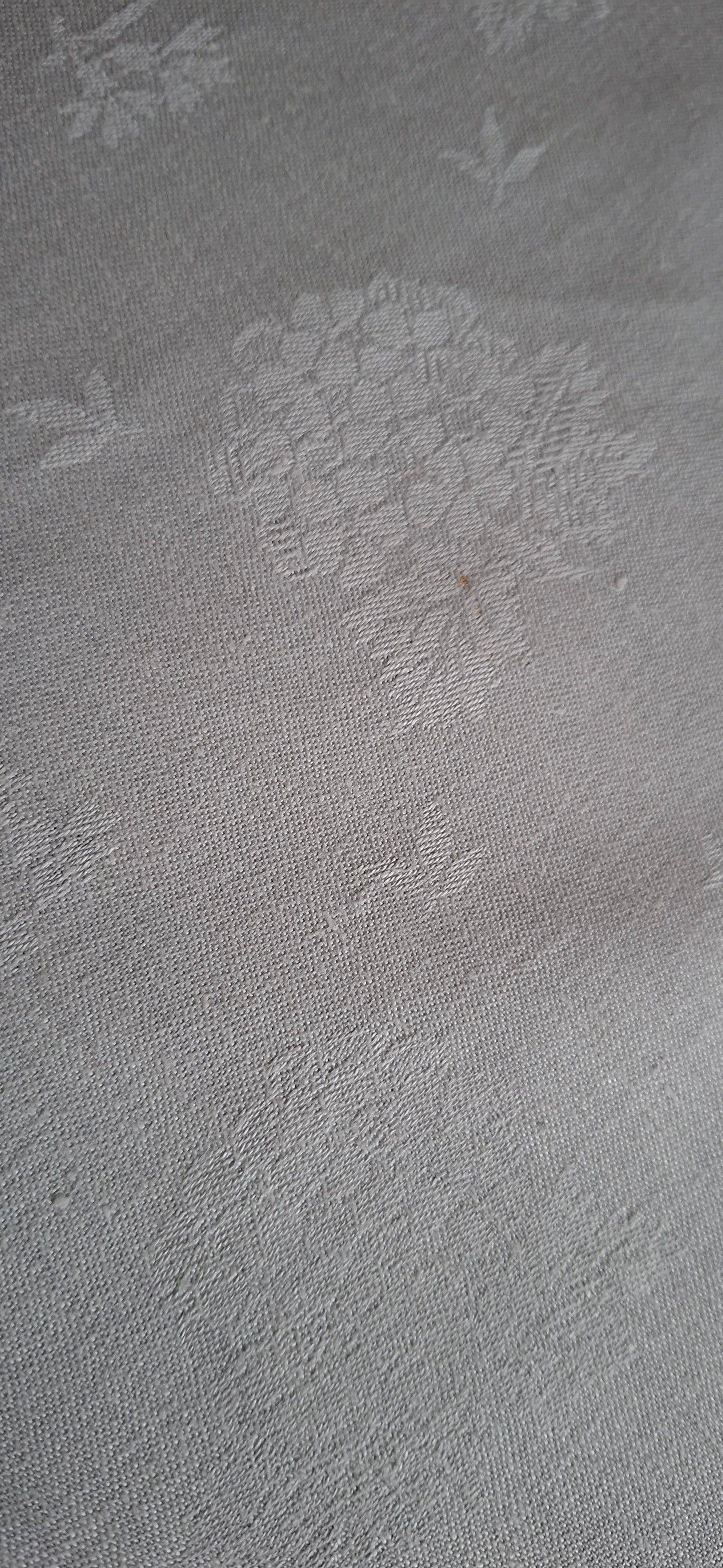 Grande Nappe Blanche ancienne damassée en lin – Linge de table ancien, décor de mûres XXᵉ siècle