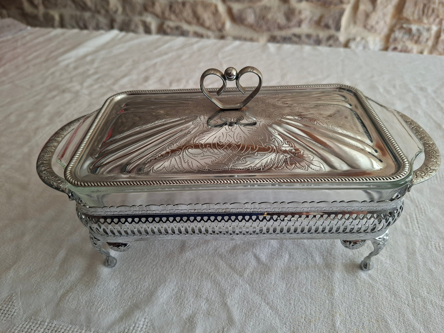 Plat de service Anchor Hocking avec support et couvercle – Made in England