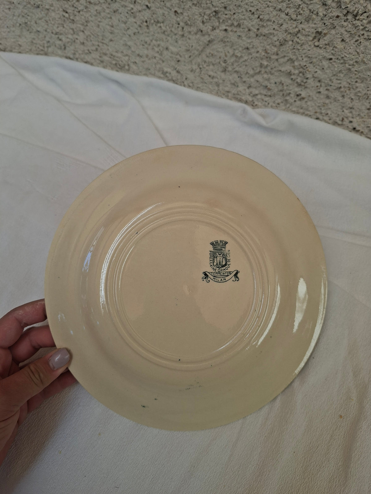 4 assiettes plates (3) Gien modèle « Milan » en terre de fer,
