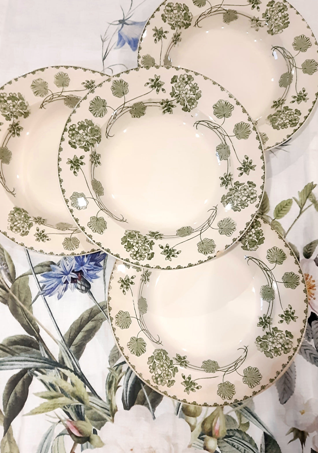 Offrir de la vaisselle vintage ? Oui, mais à qui ?