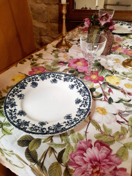 Organisez un Événement Inoubliable avec de la Vaisselle Vintage et du Linge de Table en Lin