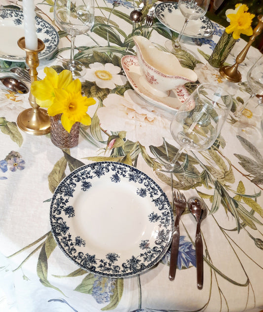 Avril : Le Retour des Beaux Jours et l'Art de Sublimer Votre Table Ancienne