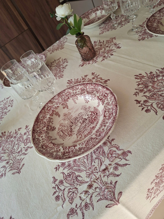 Une table raffinée entre charme floral et élégance intemporelle