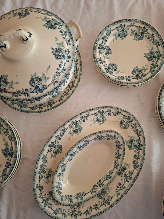 Service Choisy-le-Roi modèle “Paris” – Terre de fer, élégance française et héritage intemporel