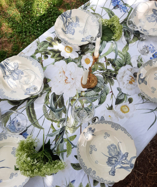 Table romantique et florale  célèbre l’art de recevoir avec simplicité et raffinement