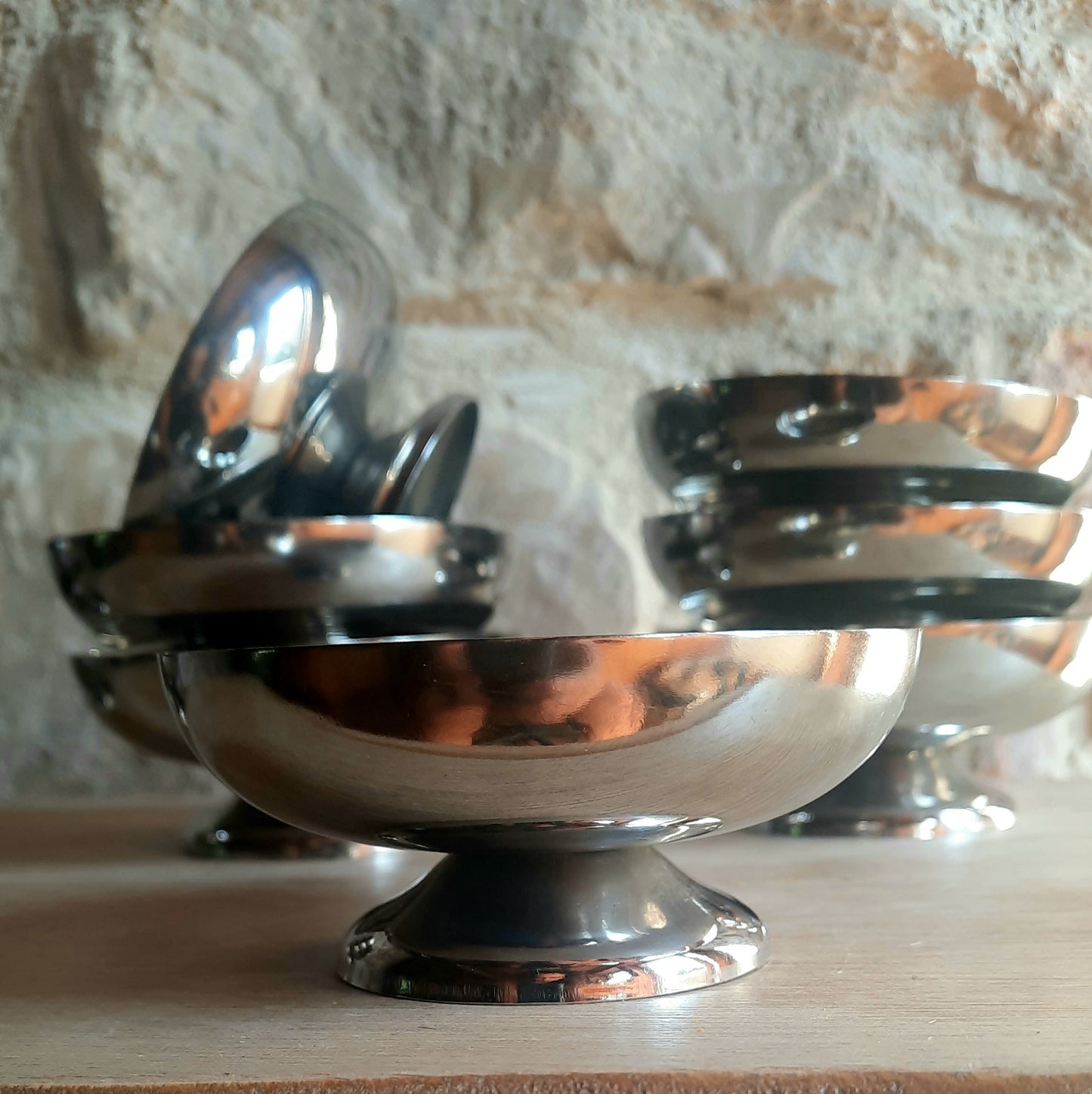 Pequeñas tazas de acero