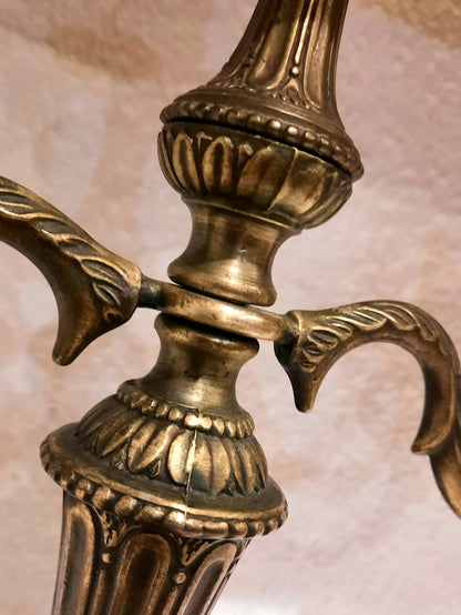 Par de castiçais de metal dourado