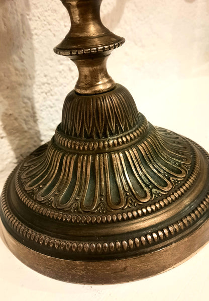 Par de castiçais de metal dourado