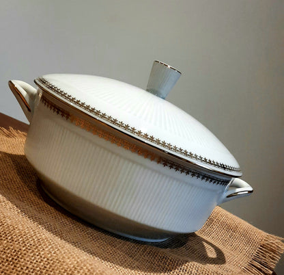 Terrina de porcelana genuína.
