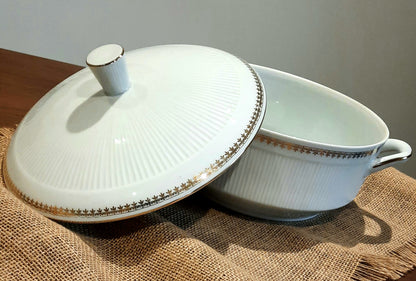 Terrina de porcelana genuína.