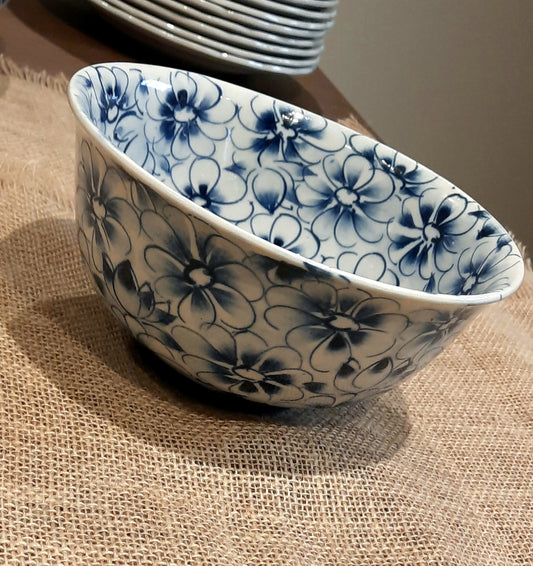 Saladier au motif fleurs bleues